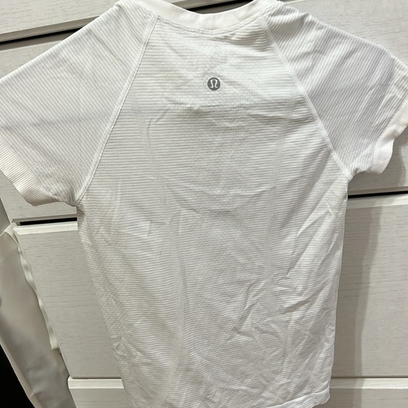 Lululemon Swiftly tee race length - Picture 2 of 2